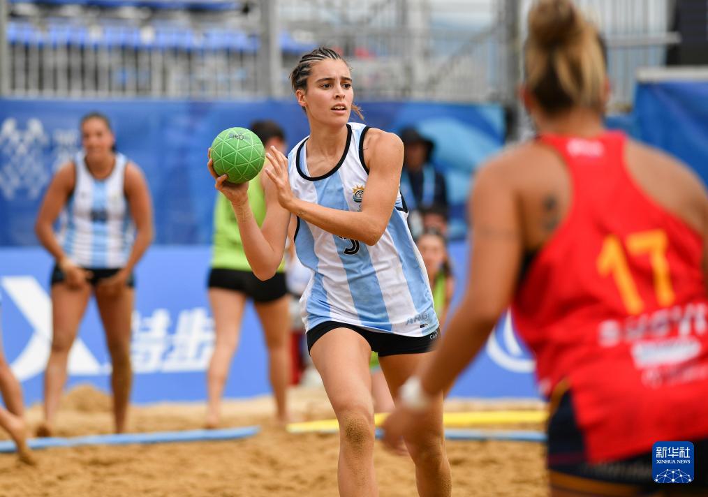 AA, 胜西班牙队, 沙滩手球女 AA, 胜西班牙队, 沙滩手球女